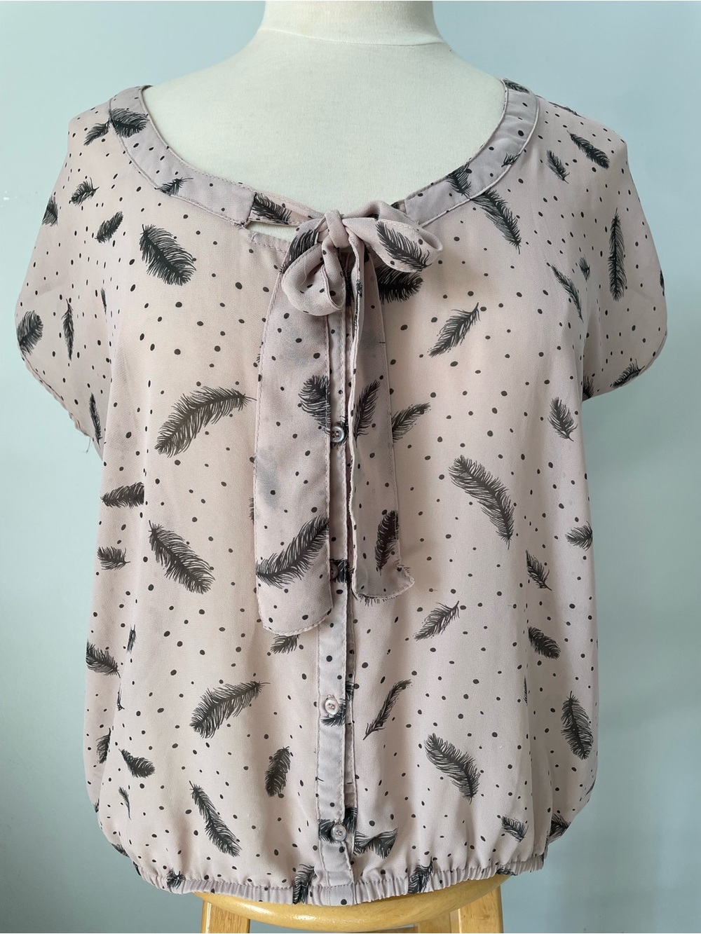 Streetwear Society Feather Print Tie Neck Blouse Top Size Small